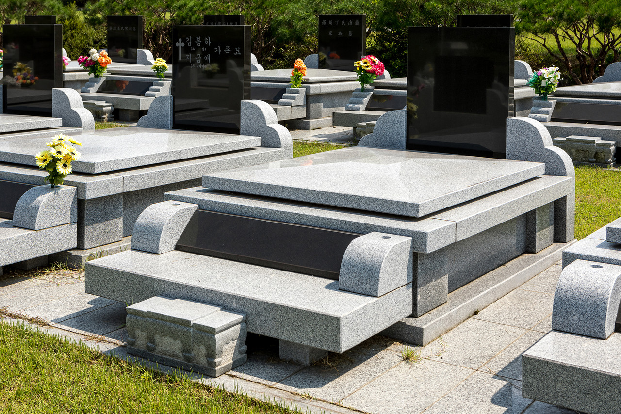 <span style="font-size: 22px;"><strong>봉안묘 24기</strong></span>