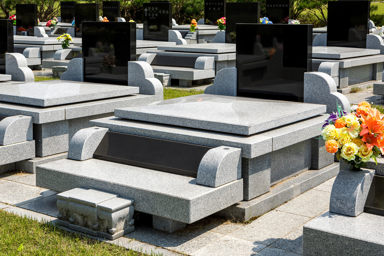 <span style="font-size: 22px;"><strong>봉안묘 24기</strong></span>