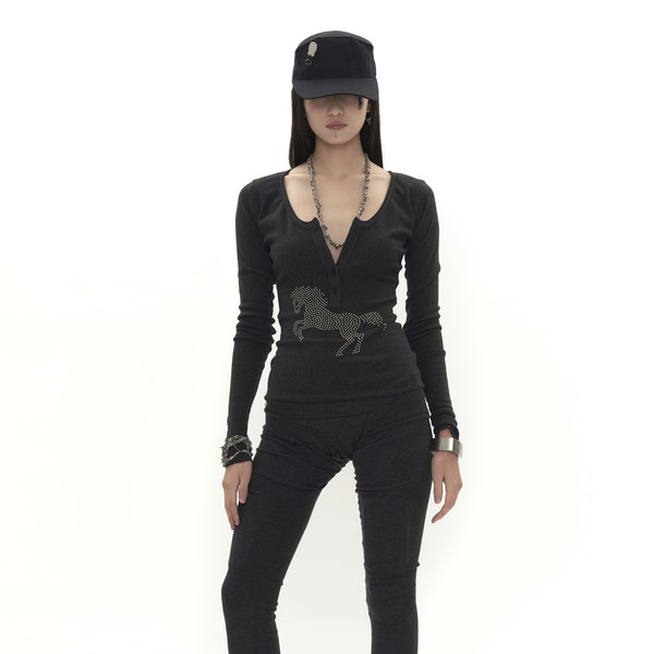 【604SERVICE】STUDDED HENLEY T SHIRT IN CHARCOAL ONLY 2 LEFT ] STUDDED HENLEY T SHIRT IN CHARCOAL : 604SERVICE