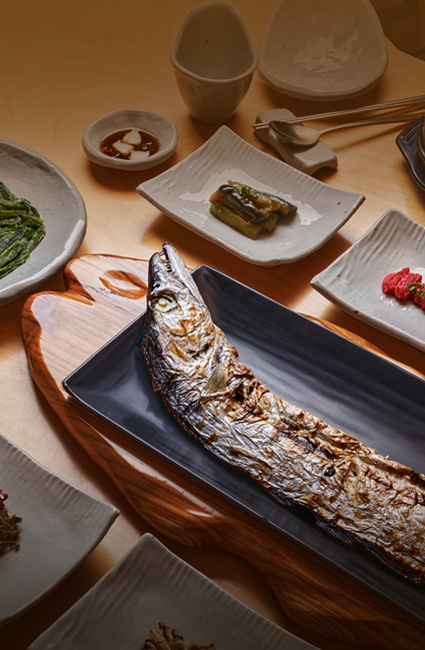 <div class="menu_container"> <div class="menu_btn">‘1m 갈치가 통째로’</div> <div class="menu_text">한 상 가득 즐기는 제주의 맛!<br>-제주베이-</div> </div>