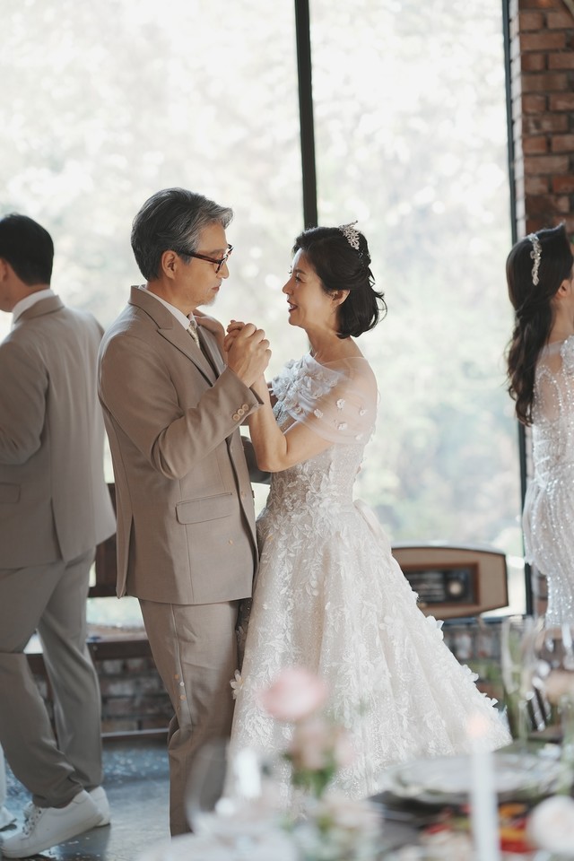 <p style="text-align:left; font-size:16px; margin-top:26px;">RAKU CLAY<br><span style="color:#666;">₩ 120,000</span></p>
