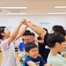 <span style="color:#e78234; font-size:24px;">넷</span><BR>WorId Christian<br>Kids & Youth