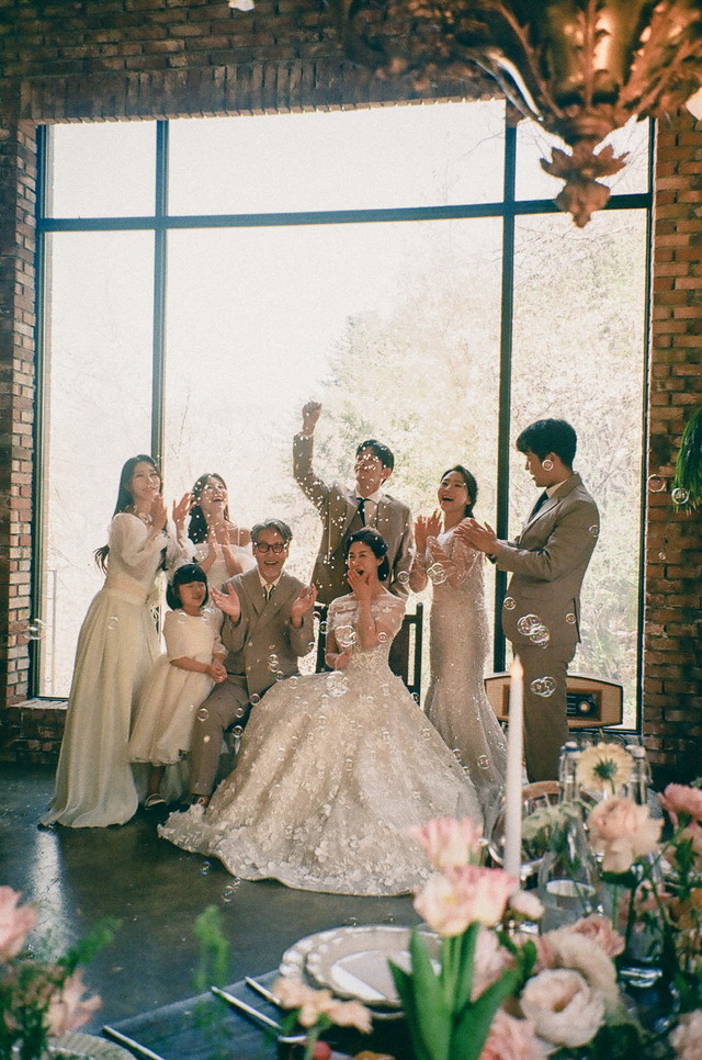 <p style="text-align:left; font-size:16px; margin-top:26px;">VITAE TELLUS IN<br><span style="color:#666;">₩ 80,000</span></p>
