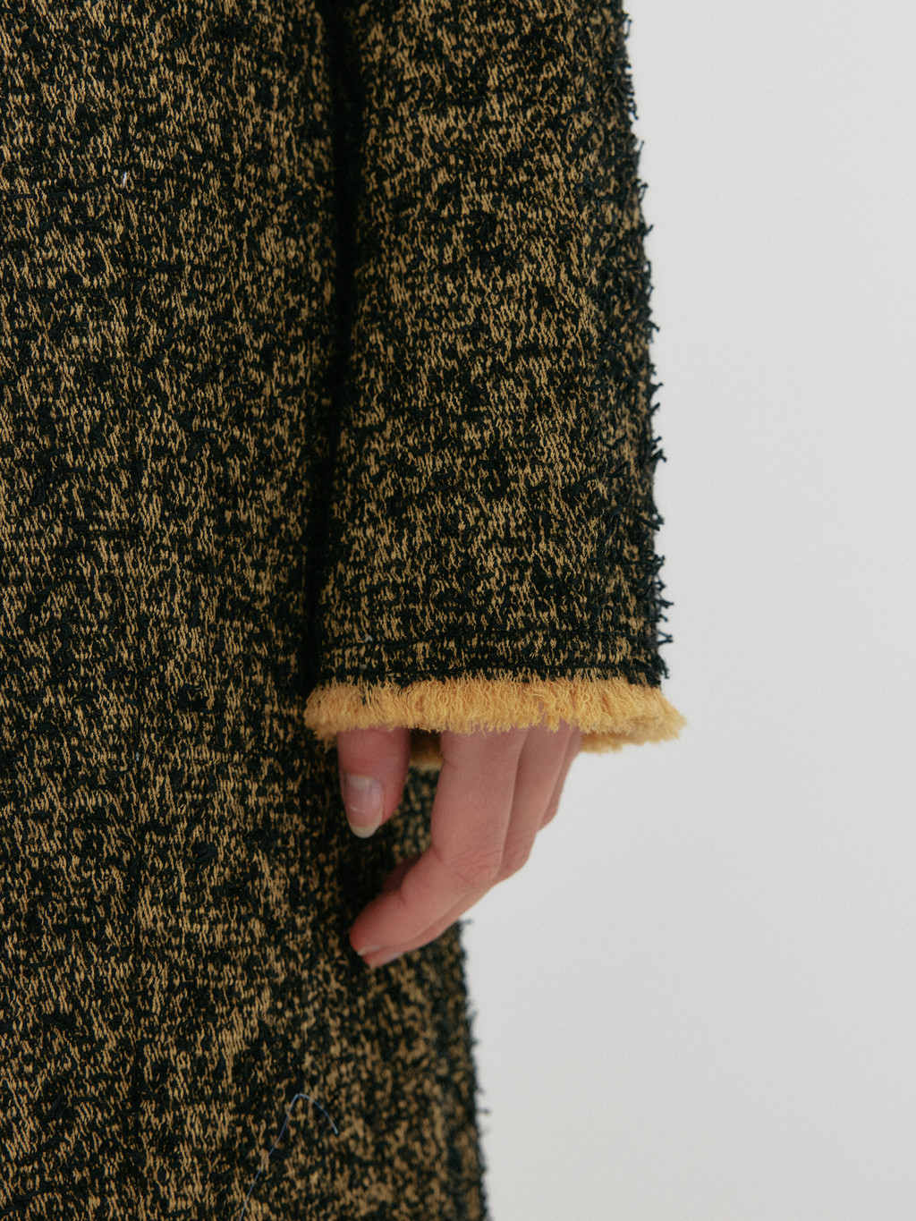 ZILOUS Round Neck Coat - Beige/Black : EENK SHOP