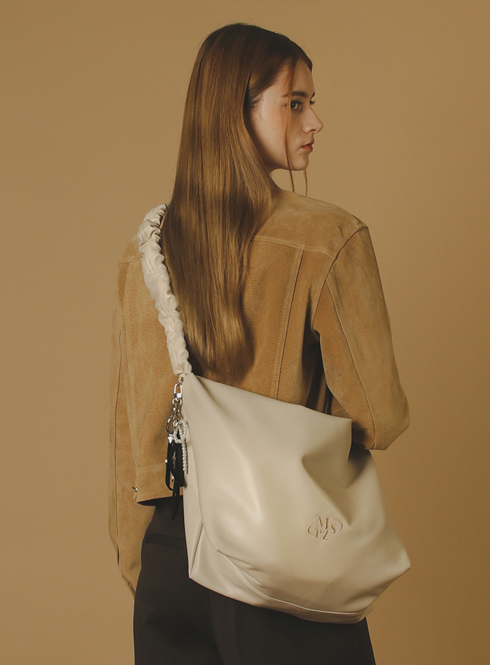 Leather 2way shirring hobo bag _ Beige gray : Masmarulez [마스마룰즈]