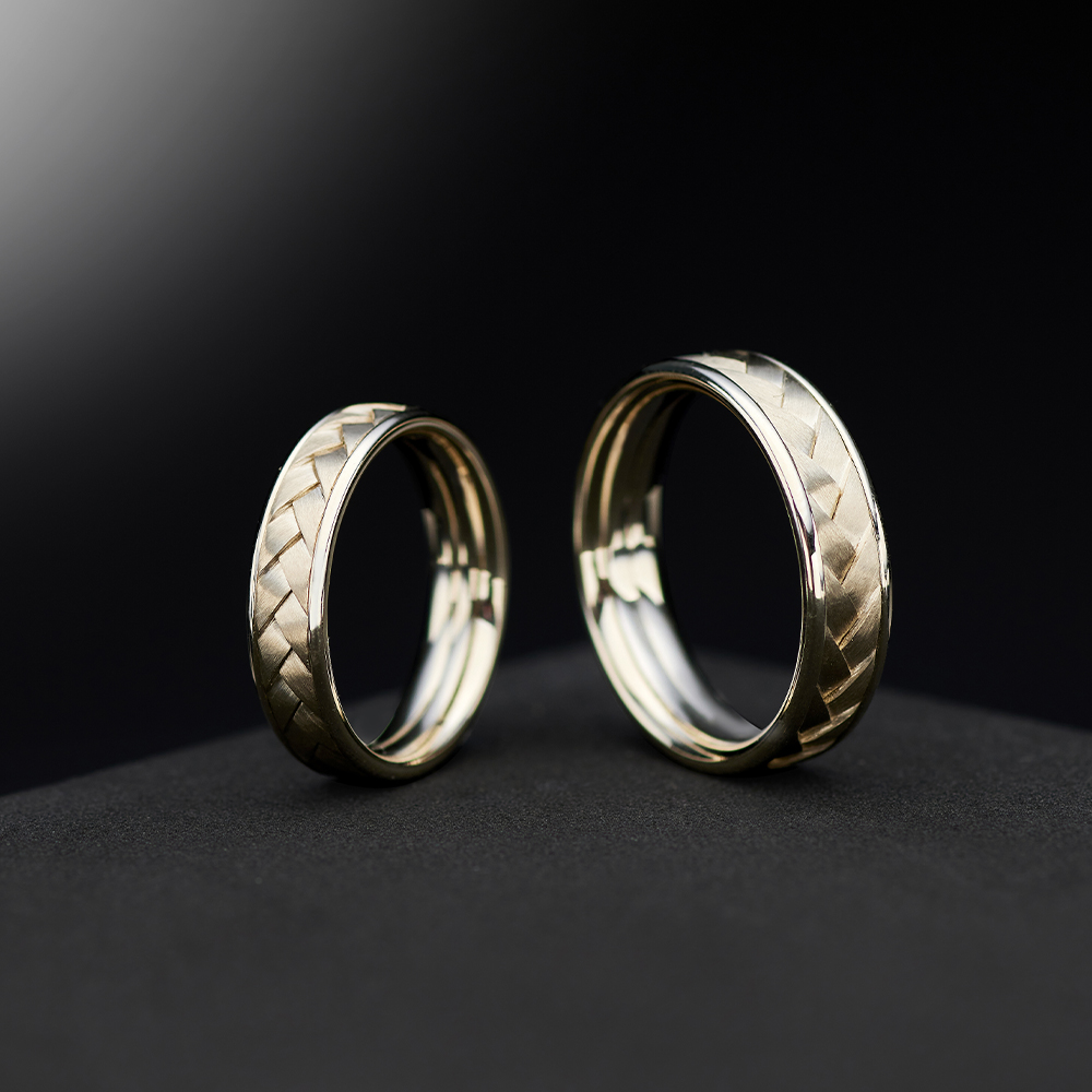 MODERN RING