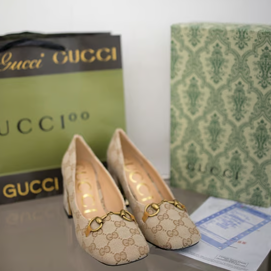 GUCCI 구찌 GG 레더 트리밍 펌프스
