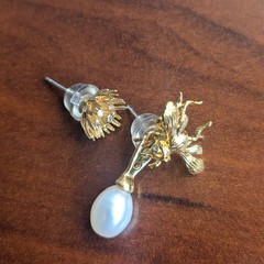 【SUBYUL】Flying bee earrings - (サイコだけど大丈夫) Flying bee earrings - [Seoyeji] : Subyul