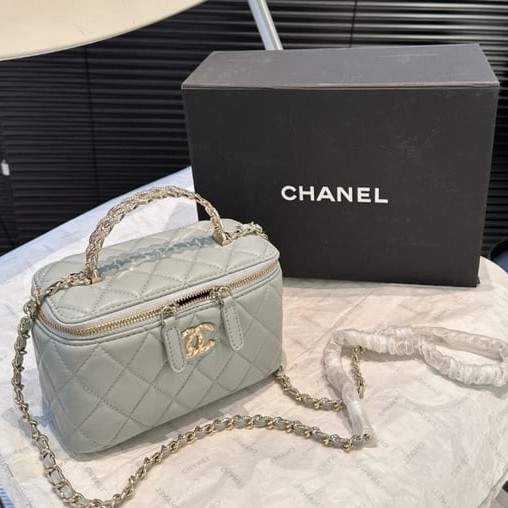 CHANEL 샤넬 코스메틱 베니티 램스킨 라이트블루 탑핸들 크로스백