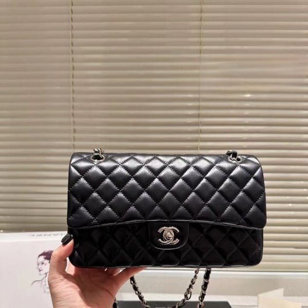 CHANEL 샤넬 클래식 미듐 플랩백