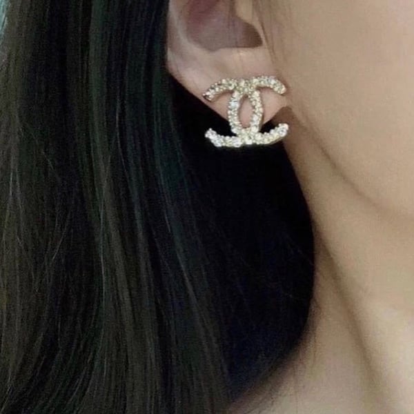 CHANEL 샤넬 로고 귀걸이