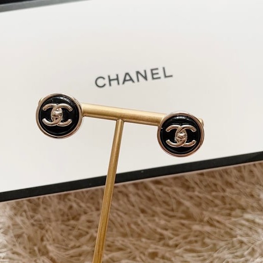 CHANEL 샤넬 로고 써클 귀걸이