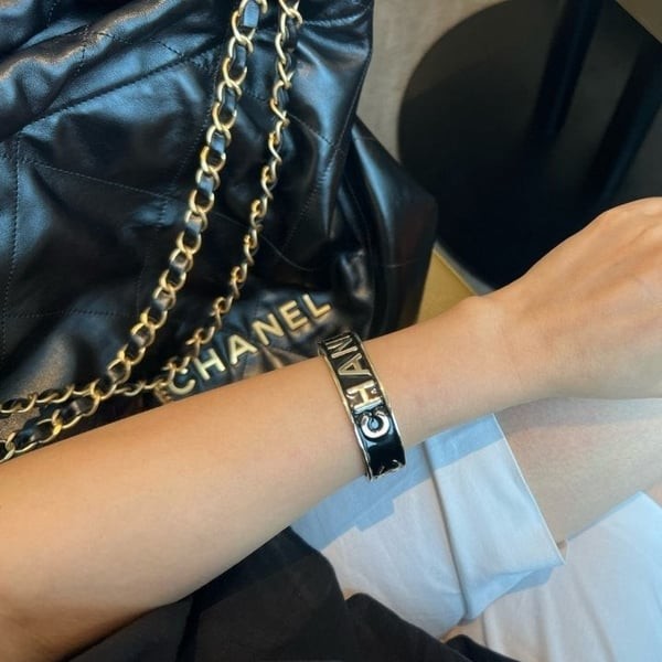 CHANEL 샤넬 이니셜 뱅글