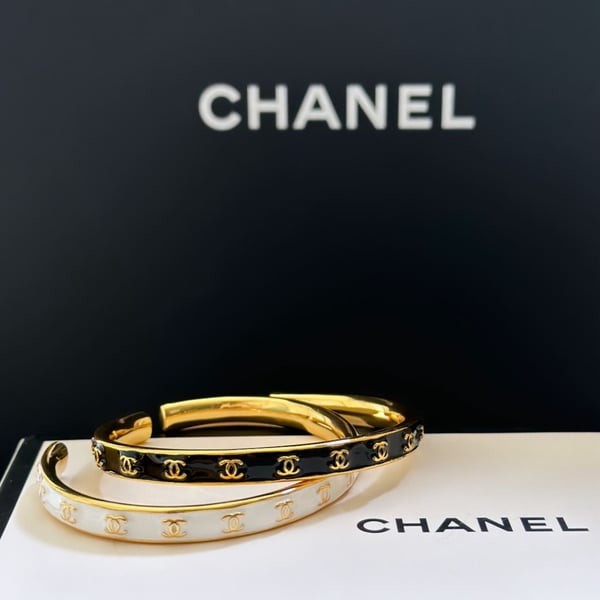 CHANEL 샤넬 로고 뱅글