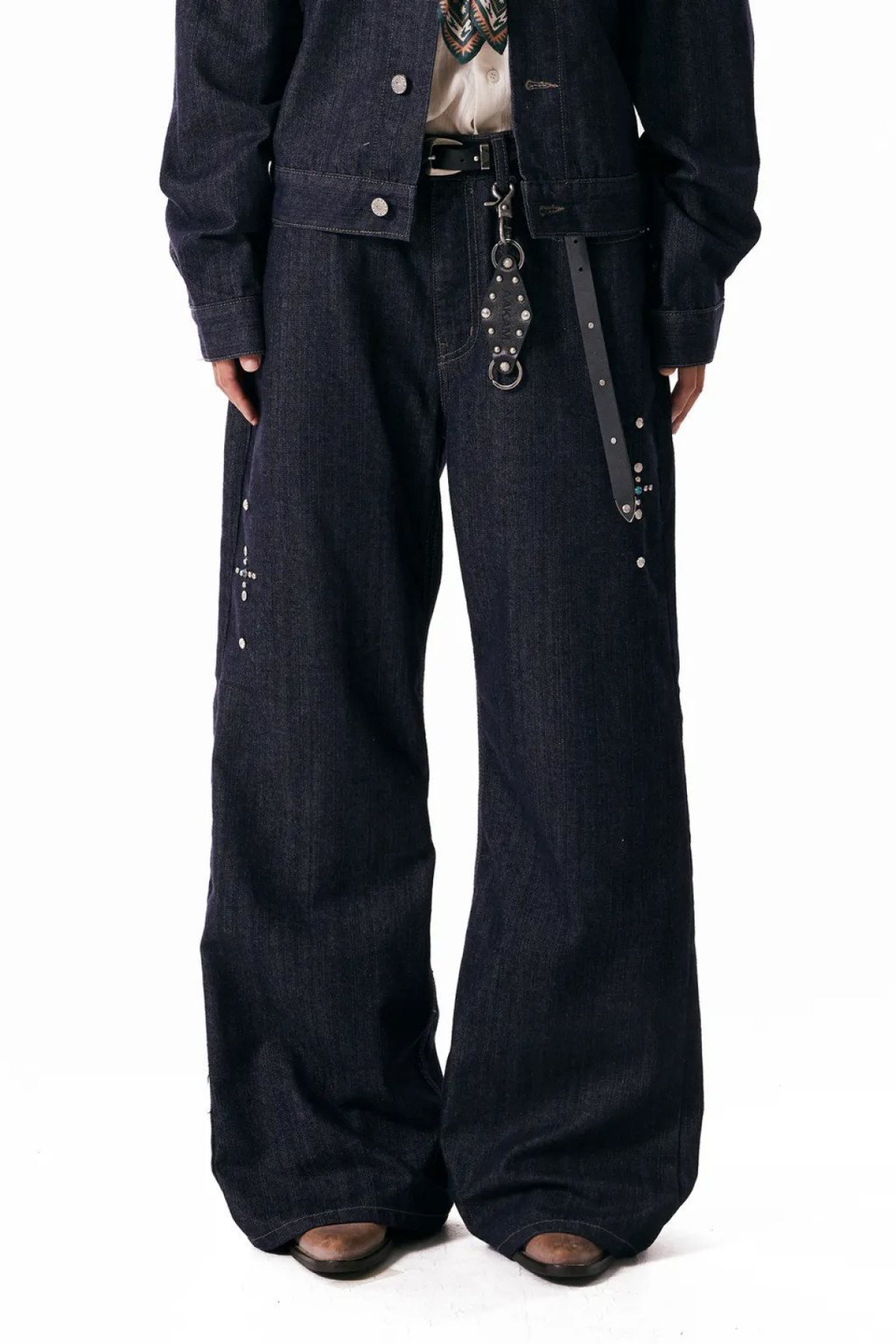 デニム・ジーパン Western Studded Denim Pants Dark Blue Western Studded Denim Pants (DARK BLUE) : famgstore 팸지스토어