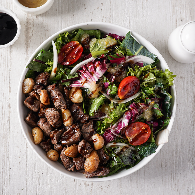 <b>트러플 오일 갈릭비프 샐러드</b><br><span style="color: rgb(195, 6, 47);">  Truffle Oil Garlic Beef Salad </span>