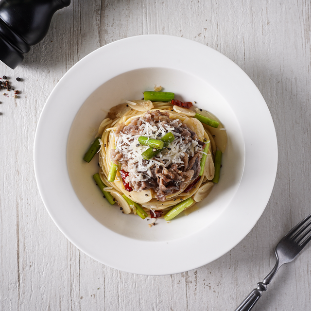 <b>우삼겹 알리오올리오</b><br><span style="color: rgb(195, 6, 47);">  Beef Pork Belly Aglio E Olio </span>