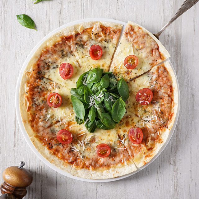 <b>마르게리따 피자</b><br><span style="color: rgb(195, 6, 47);">  Margherita Pizza </span>