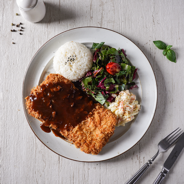 <b>제주산 생(生) 통등심 돈가스</b><br><span style="color: rgb(195, 6, 47);">  JEJU Blackpork Cutlet </span>