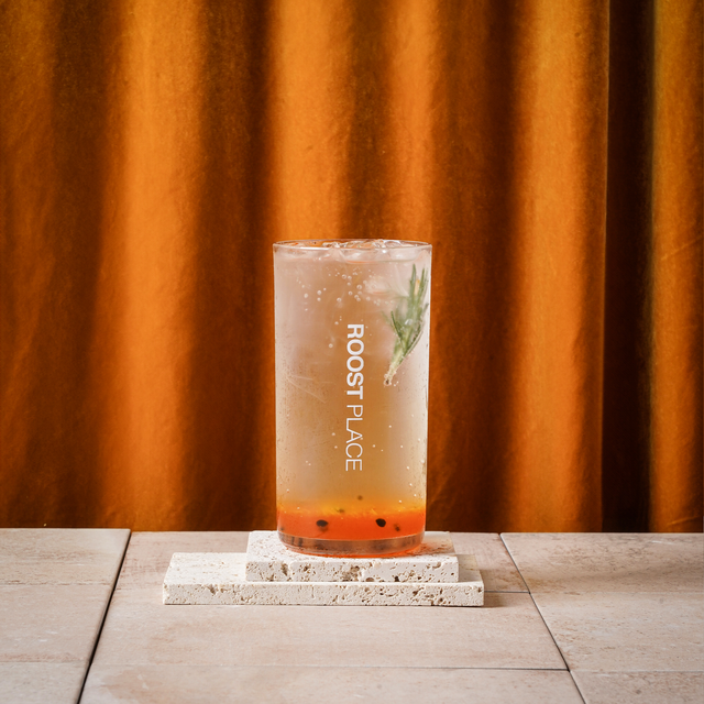 <b>패션후르츠에이드</b><br><span style="color: rgb(195, 6, 47);">Passionfruit Ade</span>