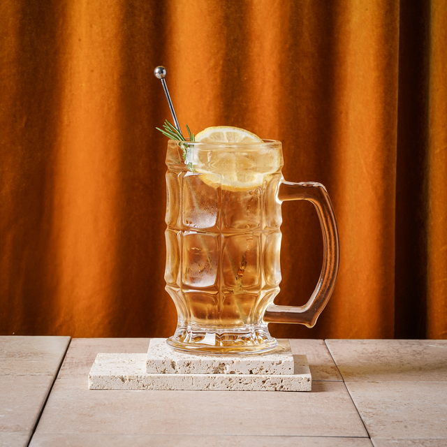 <b>진앤토닉</b><br><span style="color: rgb(195, 6, 47);">Gin and tonic</span>