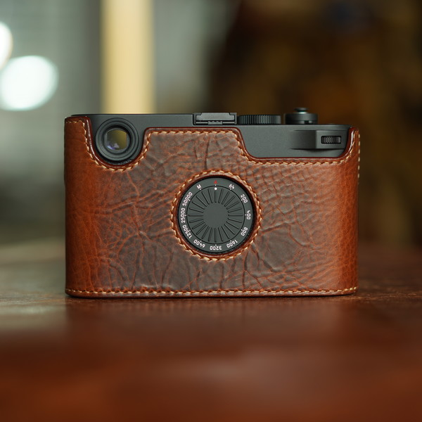 Leica M11-D half case / Battery door : LEICA CASES & STRAPS by