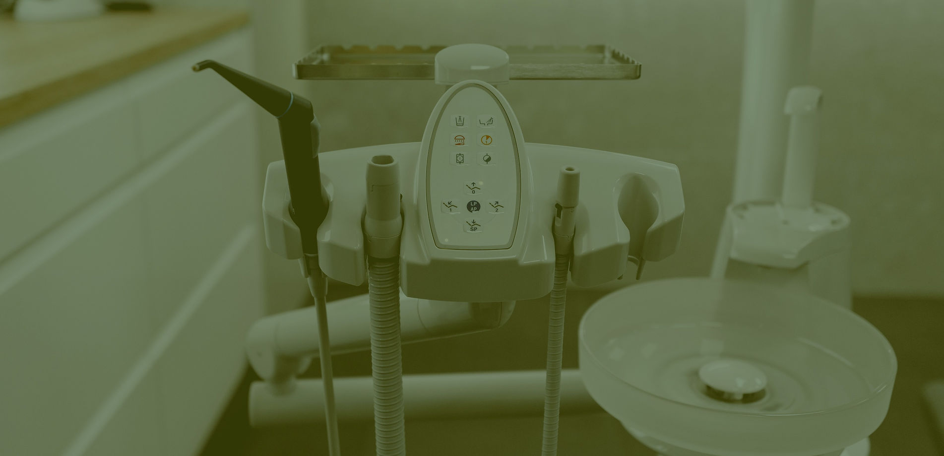 편안하고 깨끗한 탁터황치과<br><br>환자의 사생활을 존중하는 편안하고 깨끗한 진료공간의 PRIVATE DENTAL CLINIC<br><br>쾌적한 진료공간, 임플란트 특화센터에서 안전하게 진행되는 수술