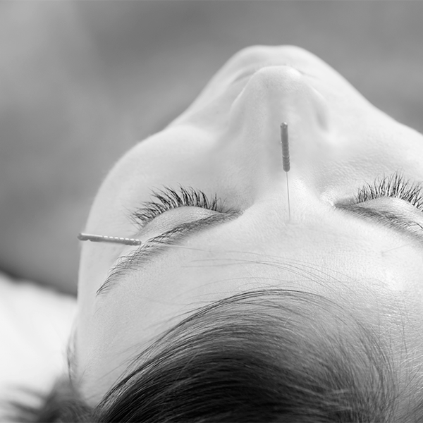 <b><big><big>리프팅 컨택터</big></big></b></br></br>지방 분해와 콜라겐 생성 유도 기능이 있는</br></br>천연 한약재 약물을 주입하여,</br></br><b>자연스럽게 피부 속부터 탄탄한 탄력이 개선됩니다.</b>