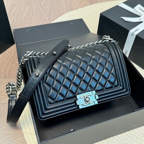 CHANEL 샤넬 램스킨 보이드백 미디엄