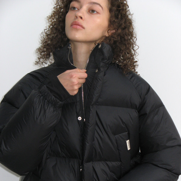 Beige Label Crop Puffer Jacket - Black : 락케이크 Rock Cake