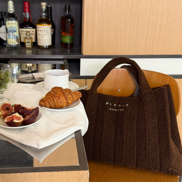 POODLE OVERSIZED TOTE BAG CHOCOLATE : PLEATSMAMA