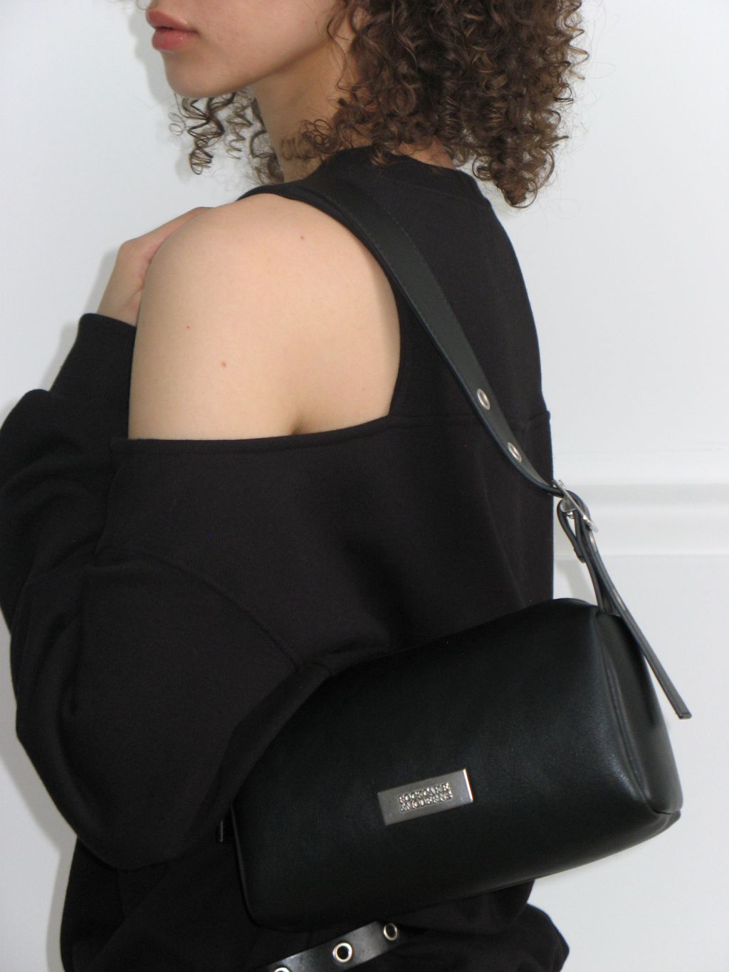 韓国商品/ROCKCAKE Square Leather Belt Shoulder Bag ROCKCAKE) Square Leather Belt Shoulder Bag - Black
