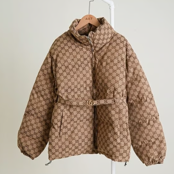 [켄달 제너 착용] GUCCI 구찌 GG 캔버스 벨티드 봄버 다운 자켓 패딩 ▶매장가-530만원◀
