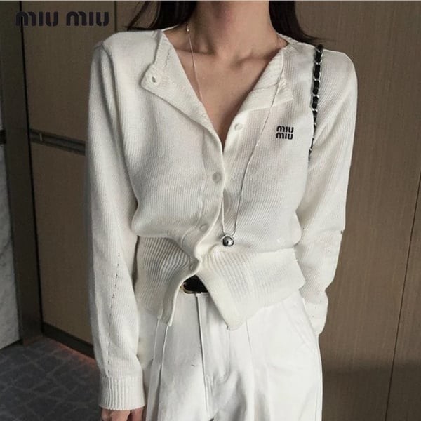 MIUMIU 미우미우 간절기 데일리 크롭 가디건