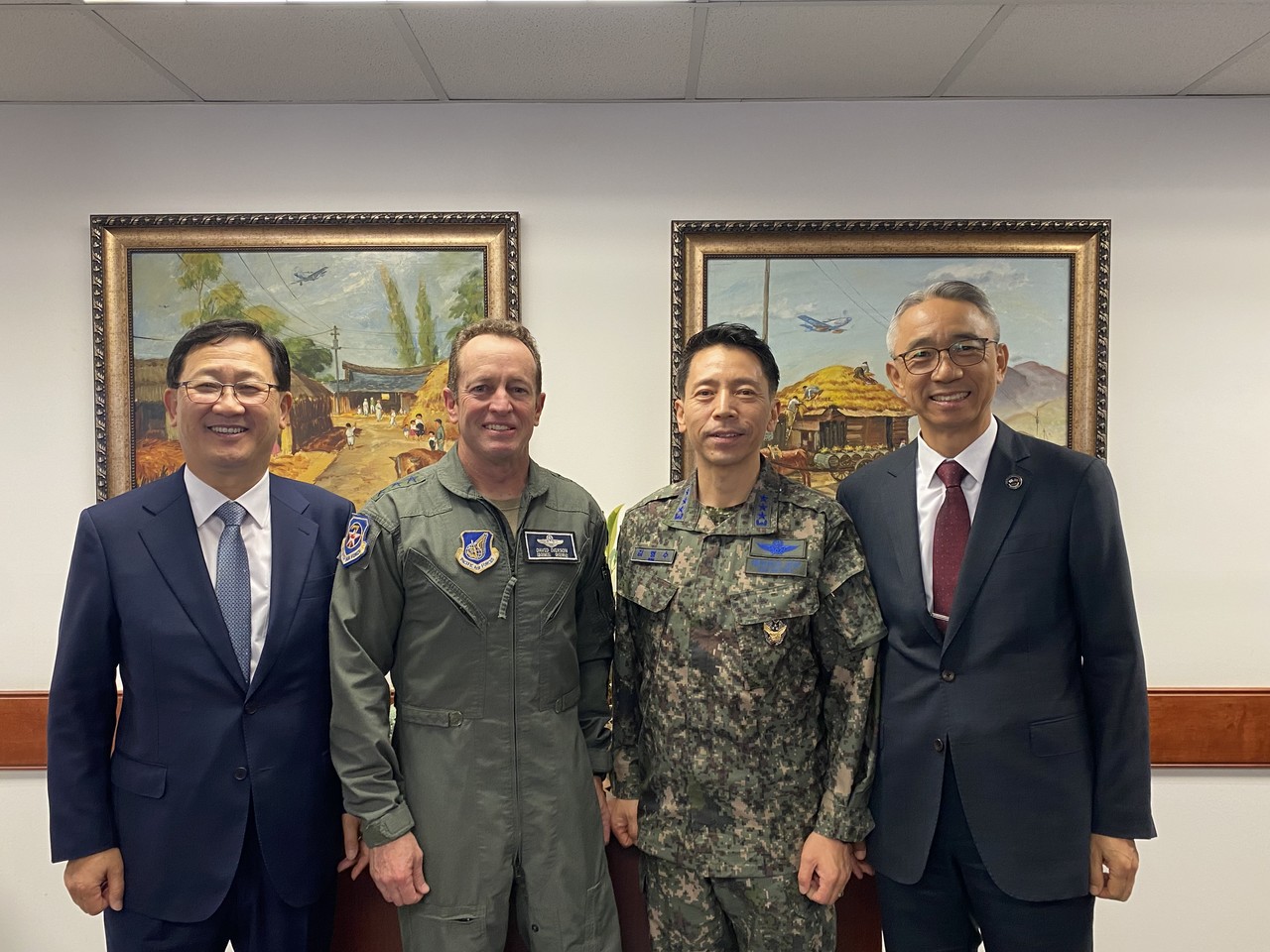 주한미군전우회 회장, 미7공군사령관 접견 (11.15/좌로부터 서영득 공군학사장교회장, 아이버슨 미7공군사령관 , 김형수 한 공작사령관, 윤의철 주한미군전우회장)