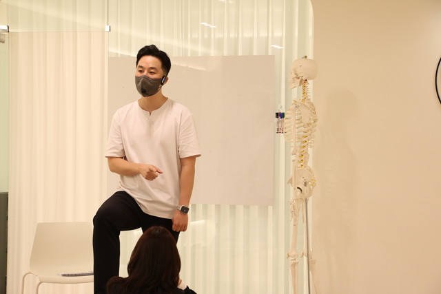 <h6>김상헌 물리치료사 대표<br><b>월수금 평일 저녁반</b></h6>