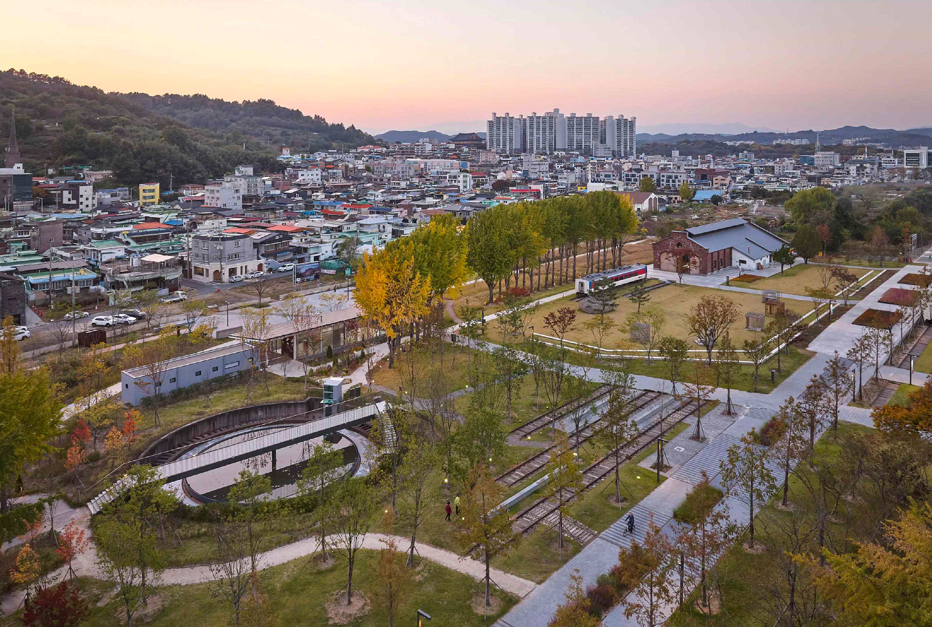 <p style="text-align: right;"><span style="font-size: 10px;">© 권보준</span></p>