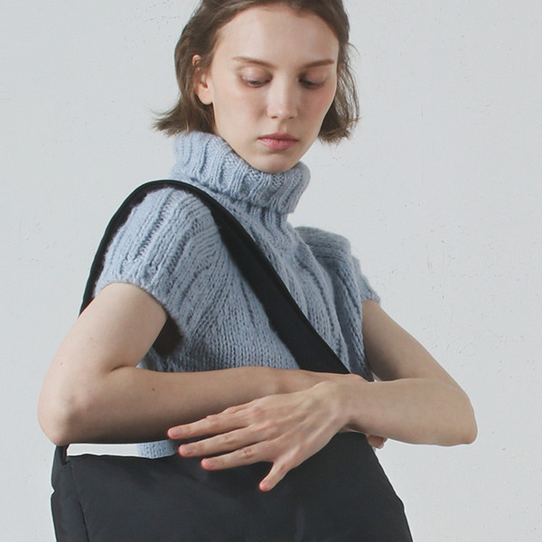 ◆masmarulez◆ Large plumpy padded cross bag black 501275960 MUSINSA | MASMARULEZ [INT] Large plumpy padded cross bag _ Black