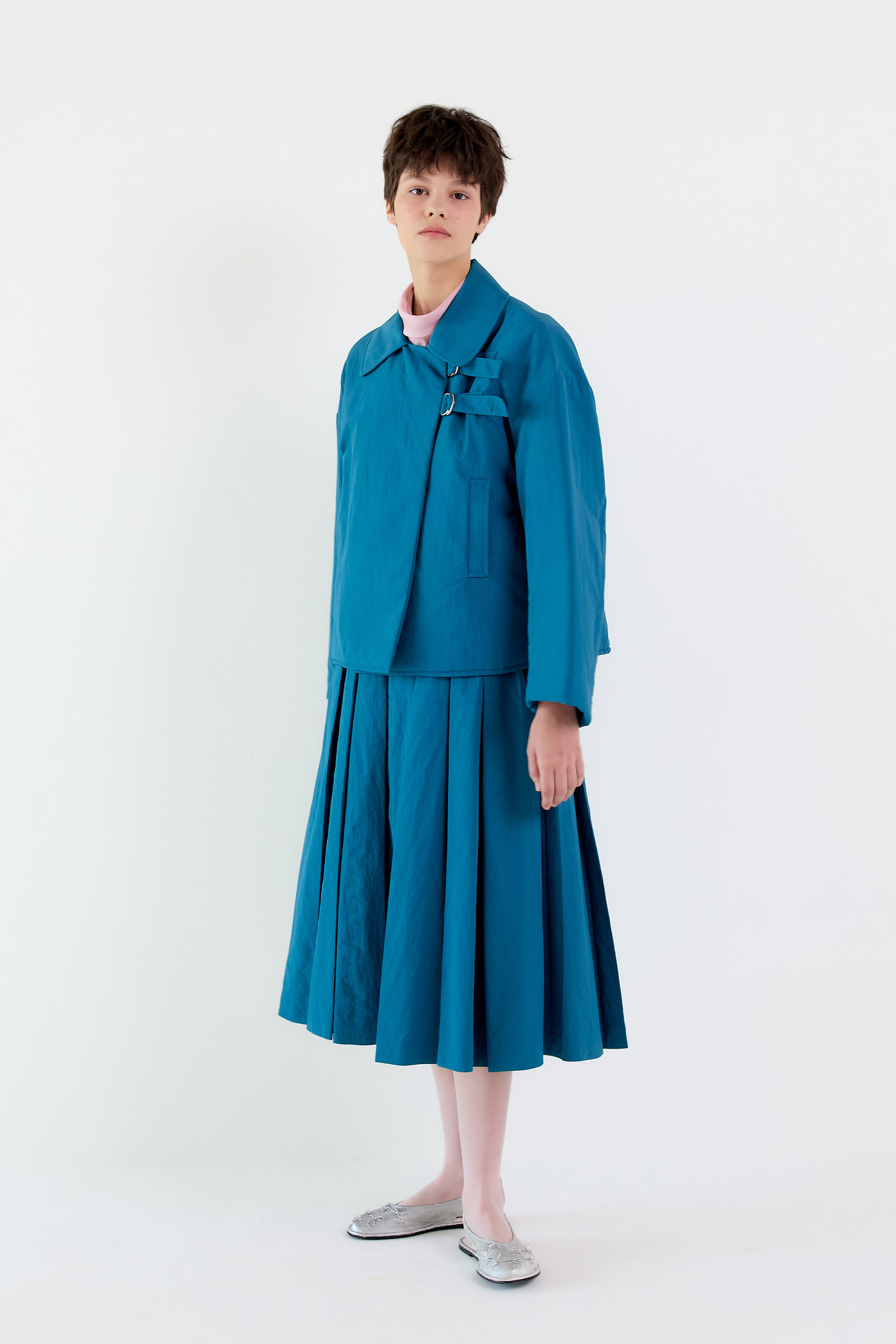 <img src="layoon-jumper.jpg" alt="LAYOON 2025 Spring Summer Collection 라윤 2025 봄/여름 컬렉션 LOOK 7">