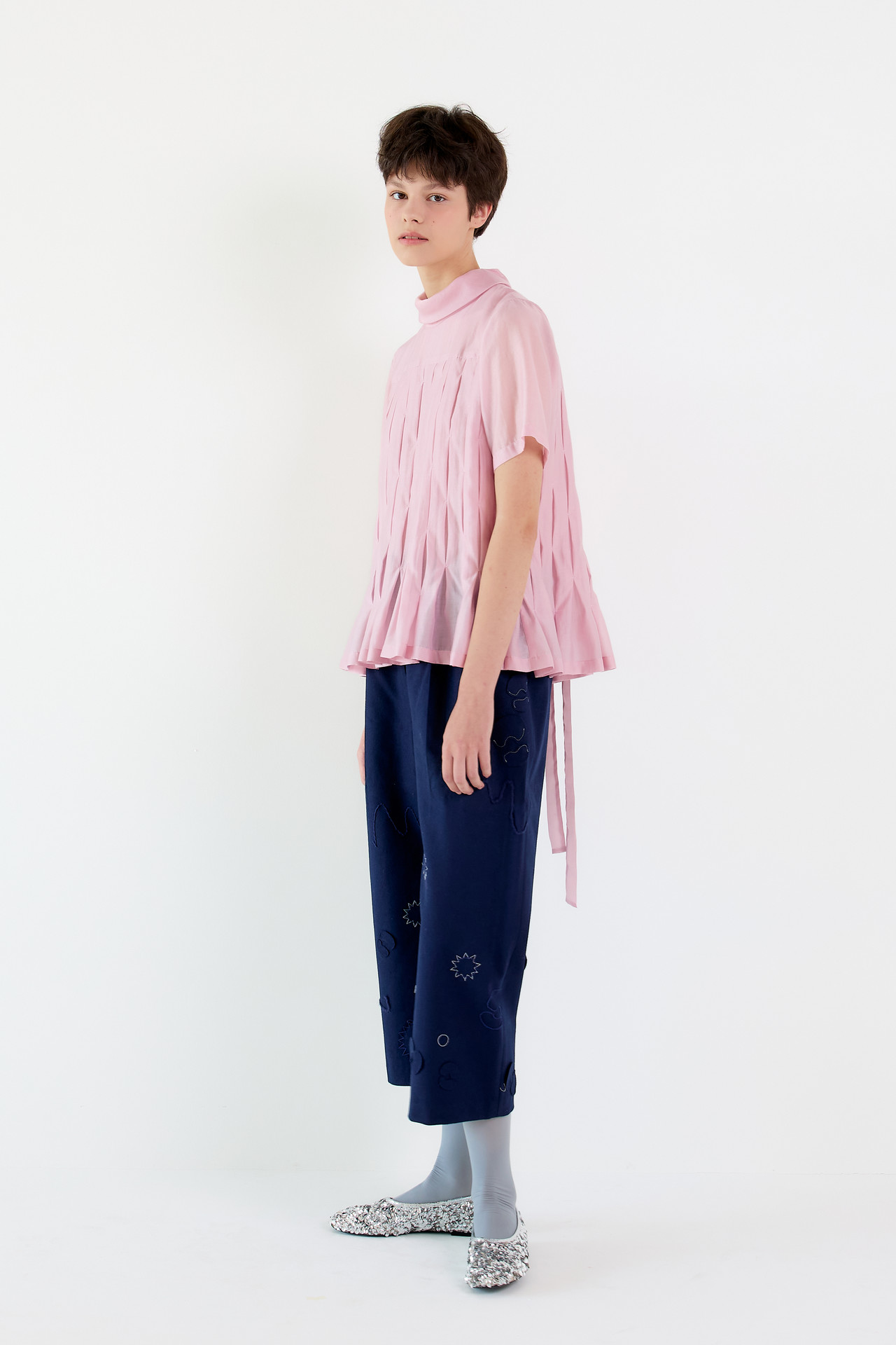 <img src="layoon-blouse.jpg" alt="LAYOON 2025 Spring Summer Collection 라윤 2025 봄/여름 컬렉션 LOOK 8">