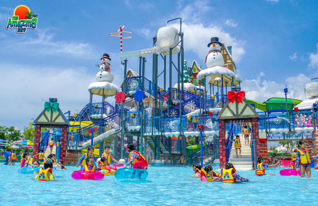 Amazing bay water park