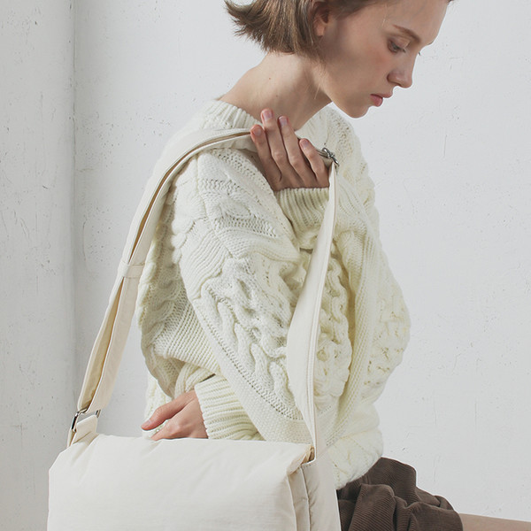 Large plumpy daily cross bag _ Cream : Masmarulez [마스마룰즈]
