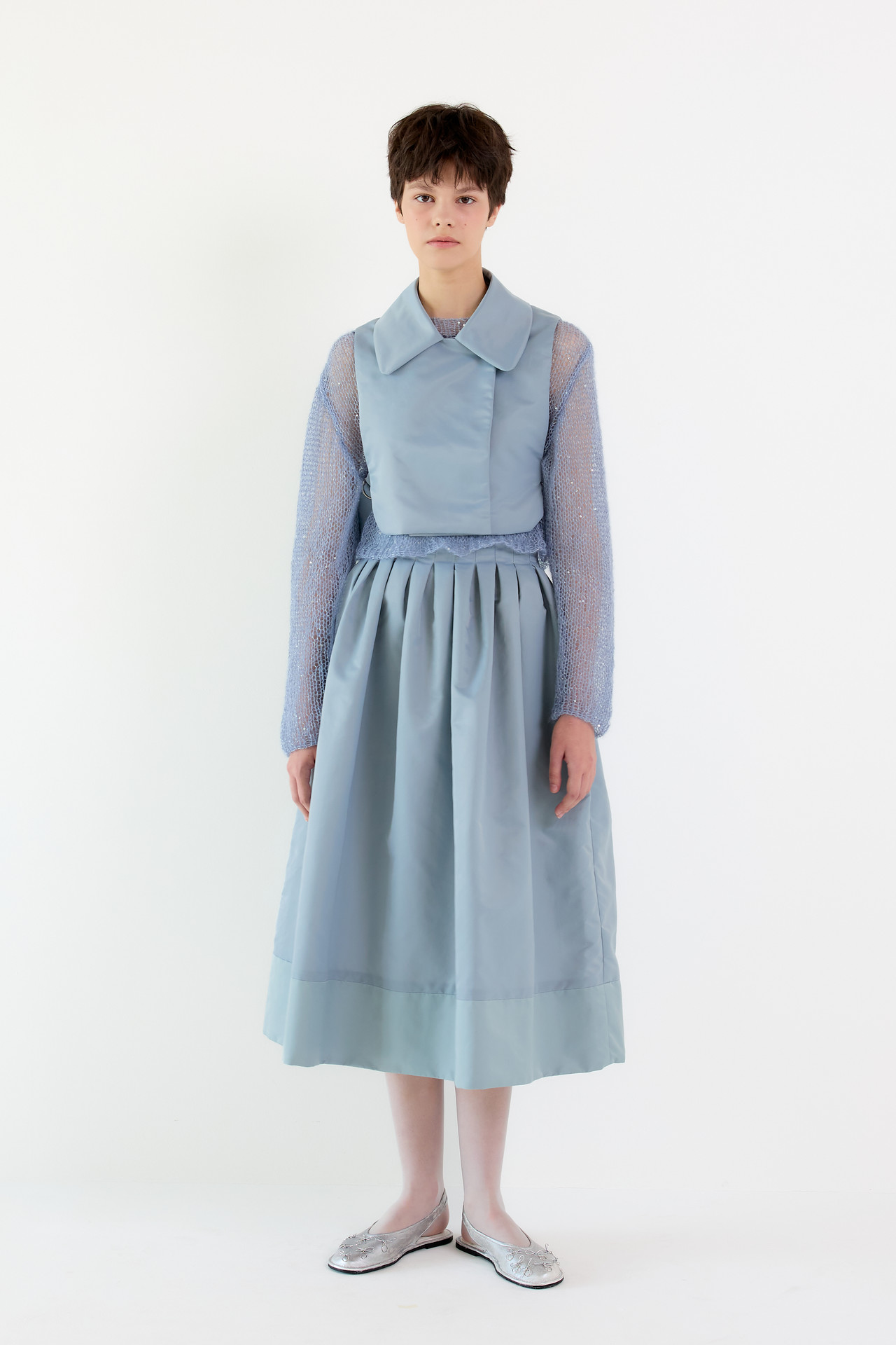 <img src="au-delà-des etoile.jpg" alt="LAYOON 2025 Spring Summer Collection 라윤 2025 봄/여름 컬렉션 LOOK 4">
