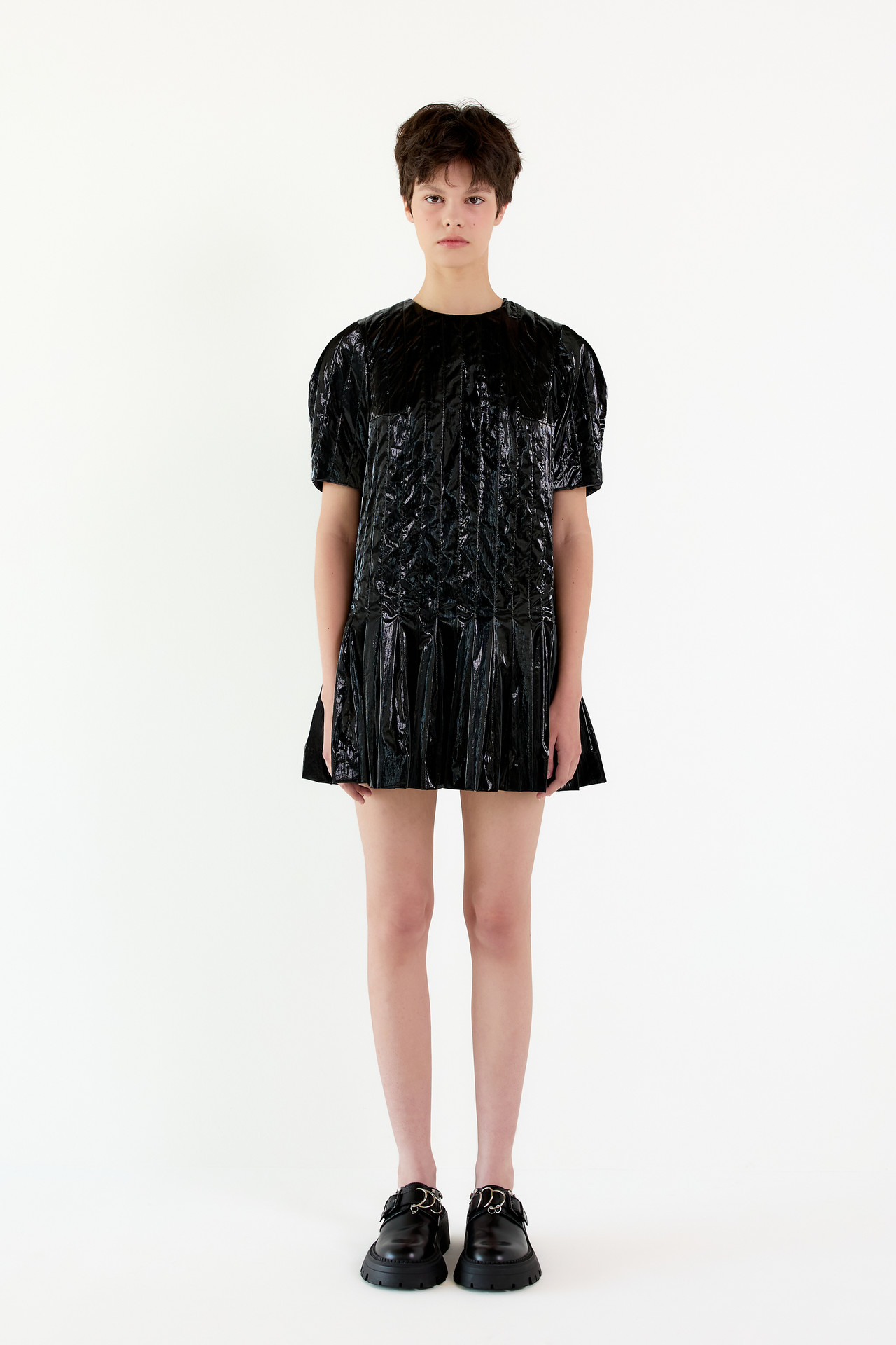 <img src="layoon-dress.jpg" alt="LAYOON 2025 Spring Summer Collection 라윤 2025 봄/여름 컬렉션 룩 2">