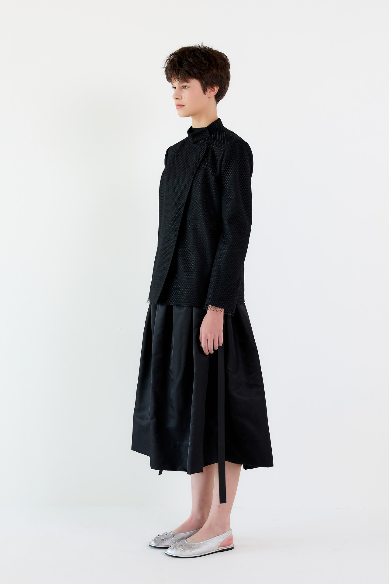 <img src="layoon-jacket.jpg" alt="LAYOON 2025 Spring Summer Collection 라윤 2025 봄/여름 컬렉션 LOOK 13">