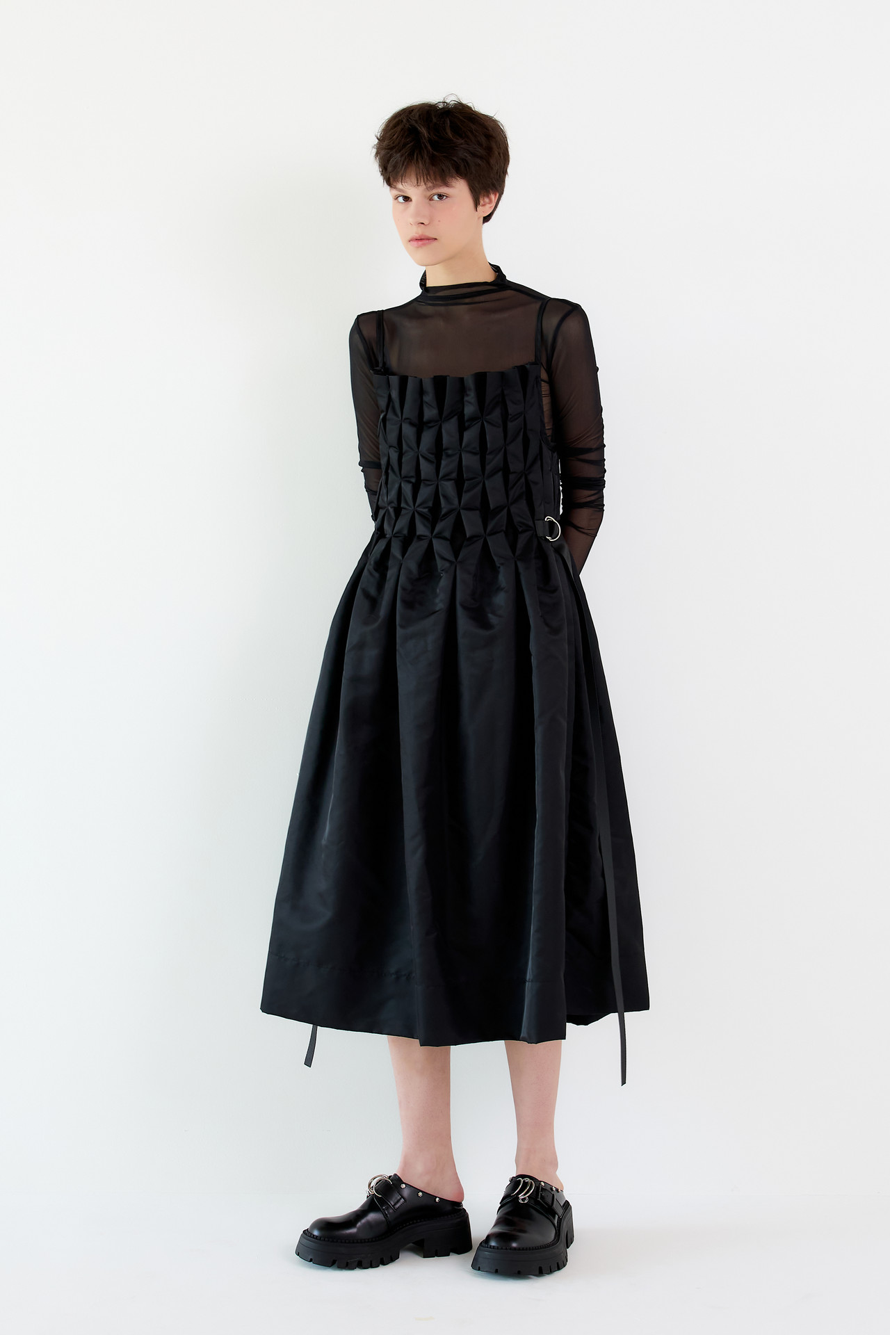 <img src="layoon-dress.jpg" alt="LAYOON 2025 Spring Summer Collection 라윤 2025 봄/여름 컬렉션 LOOK 3">