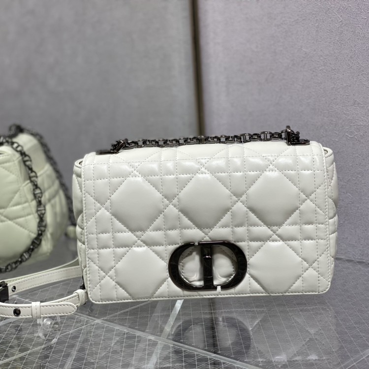 디올 카로 미디움 화이트