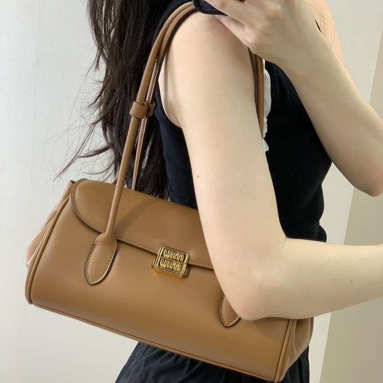 미우미우 최고급 소가죽 토트