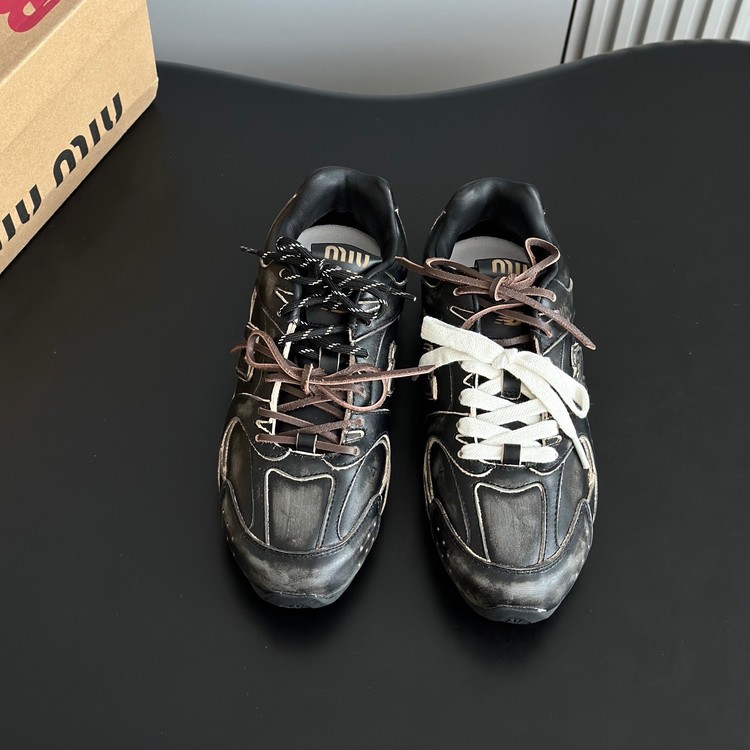 뉴발란스 X 미우미우 콜라보 530 빈티지 블랙