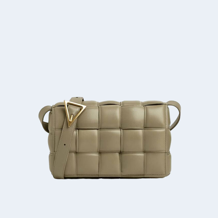 보테가 베네타 토프 패디드 카세트백